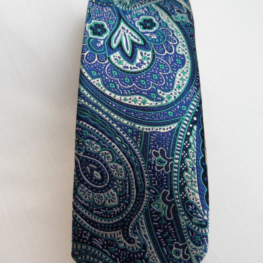 Corbata estrecha de Cencibel