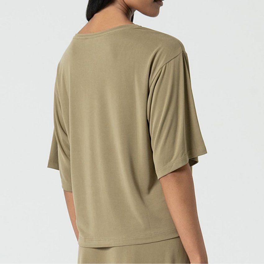 Camiseta modal verde de Surkana