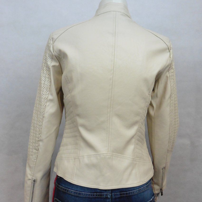 Cazadora beige de Yes Zee