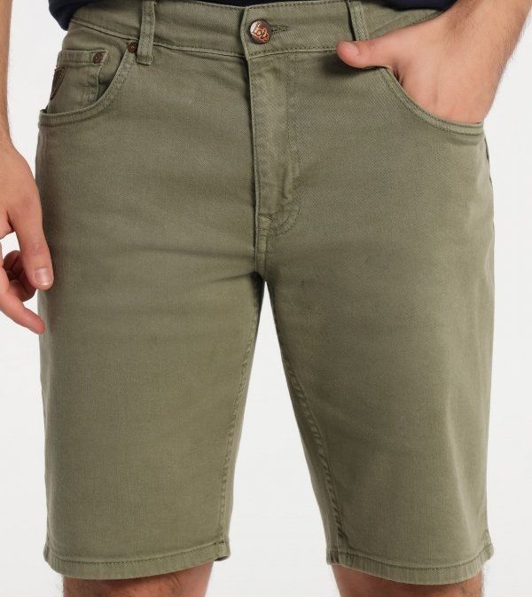Pantalón corto verde de Lois