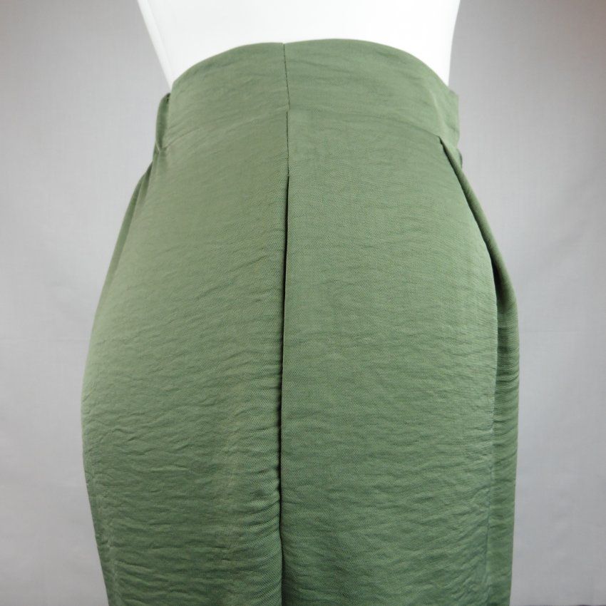 Pantalón tobillero tela verde de SPG Woman