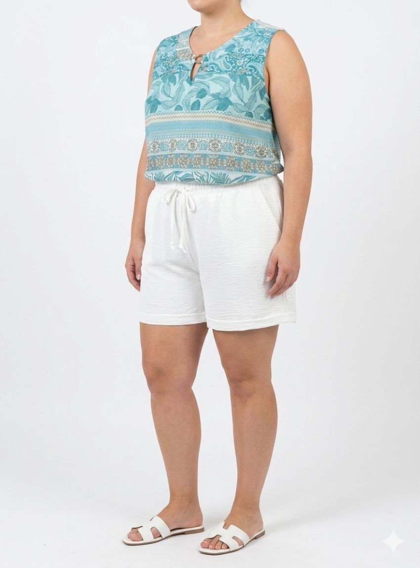 Pantalón corto blanco de Lourdes Castillo