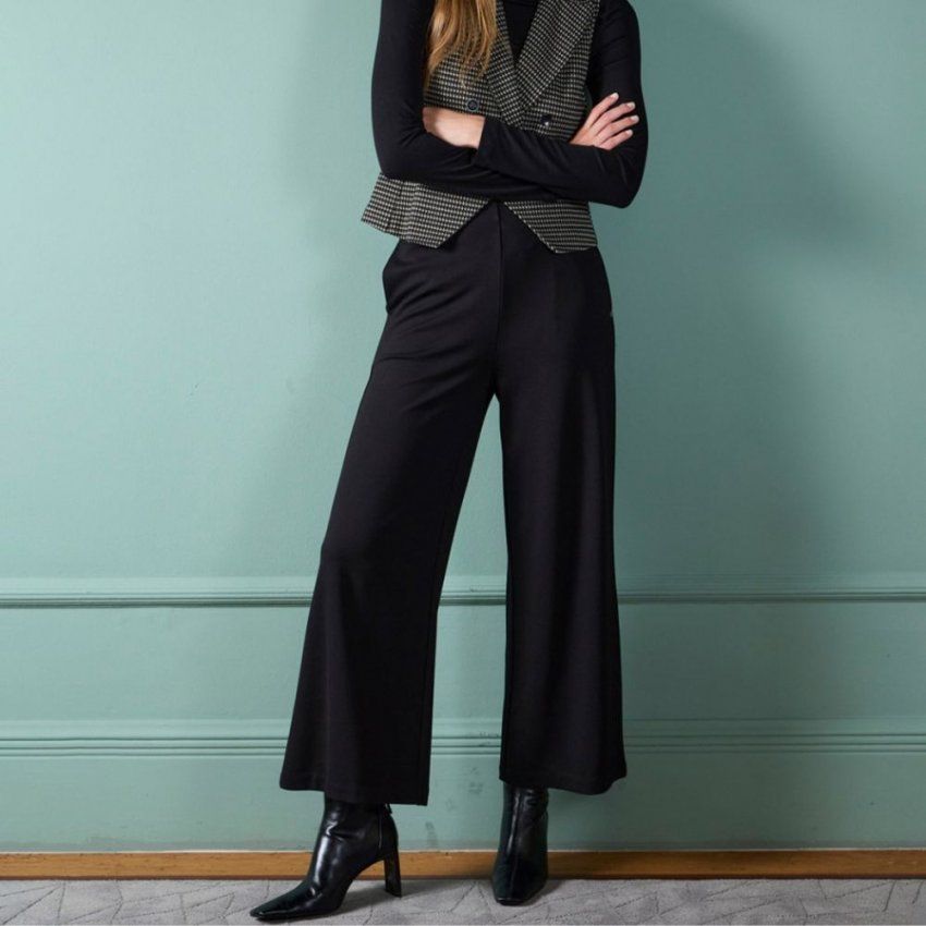 Pantalón punto tobillero negro de Surkana