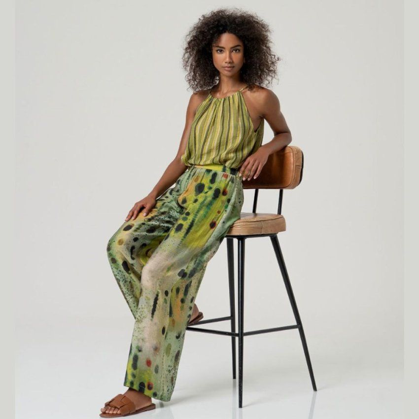 Pantalón estampado acuarela verde de Surkana