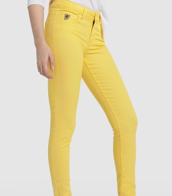 Pantalón amarillo de Lois
