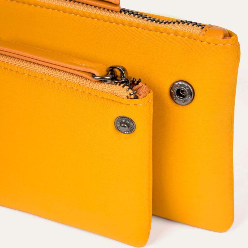 Monedero ocre de Surkana