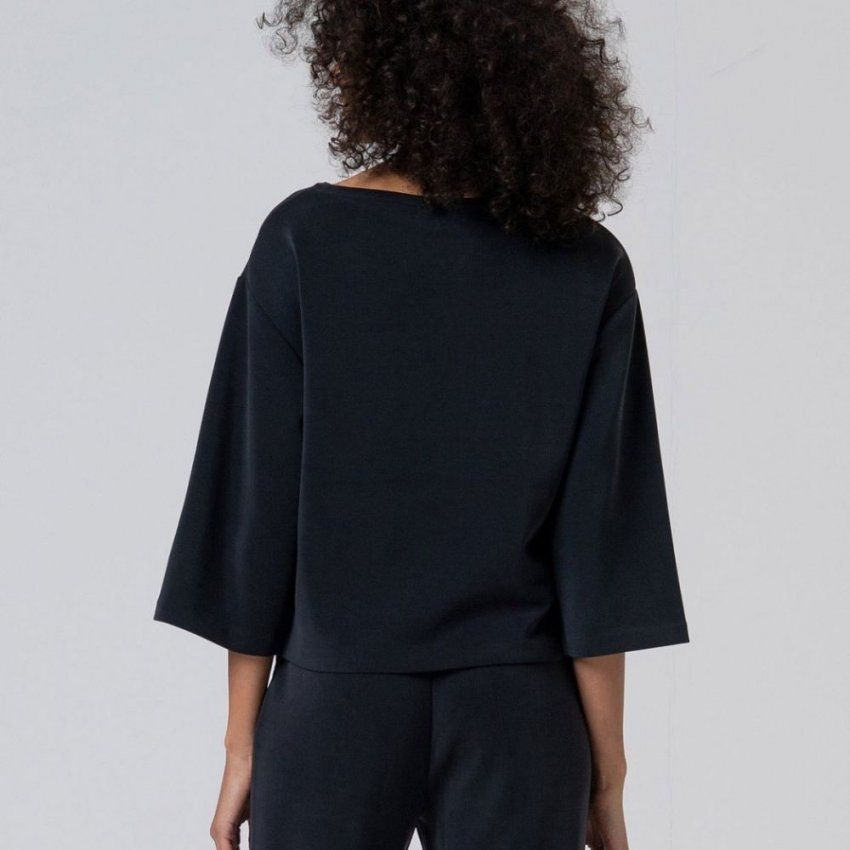 Camiseta modal negro de Surkana