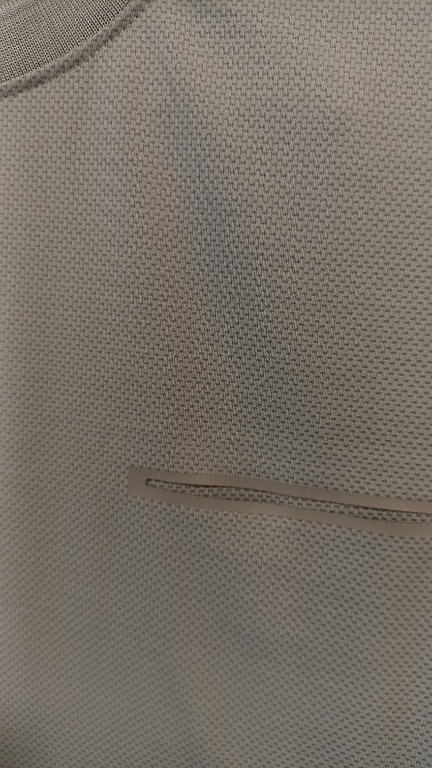 Camiseta TECH FIT gris mini dibujo de Dos Galgos