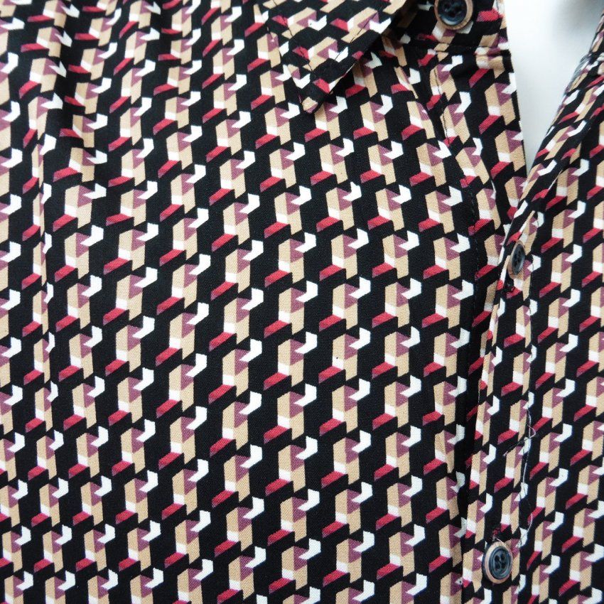 Camisa negra estampado geométrico de Dark & Fish