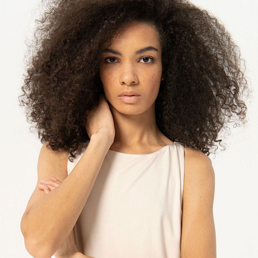 Camiseta sin mangas blanca de Surkana