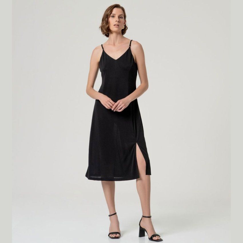 Vestido negro tirantes finos de Surkana