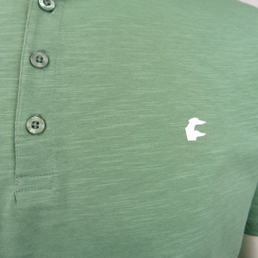 Camiseta con botones verde de Dos Galgos