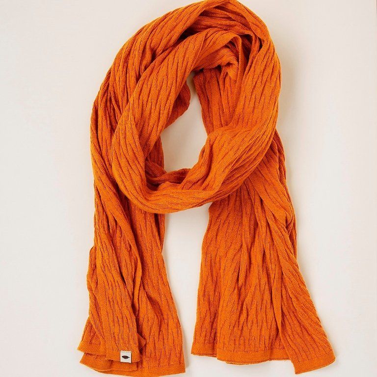 Poncho naranja de Surkana