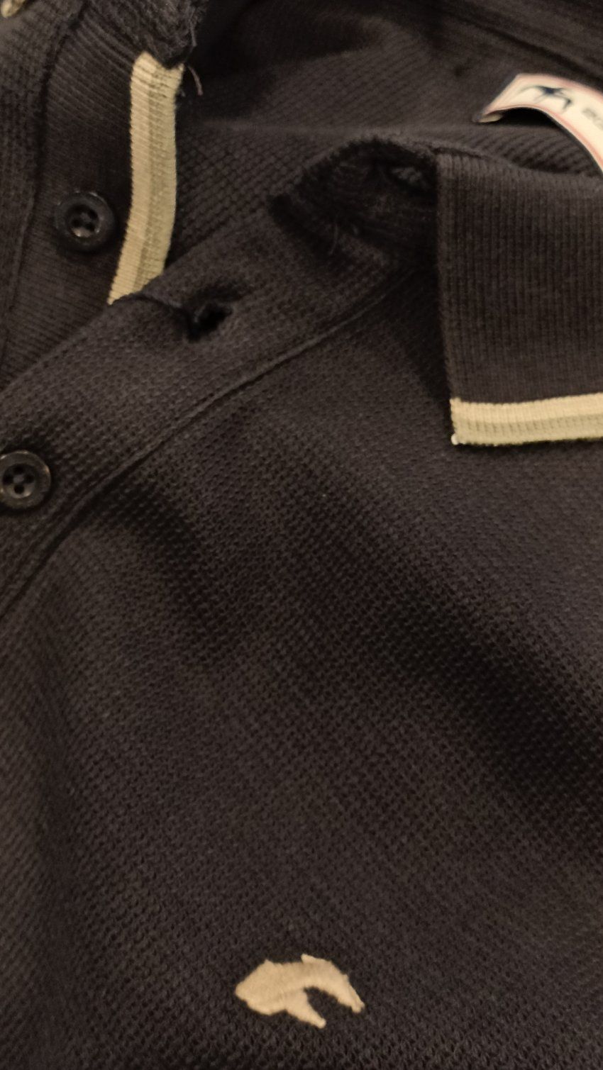 Polo punto relieve gris oscuro de Dos Galgos
