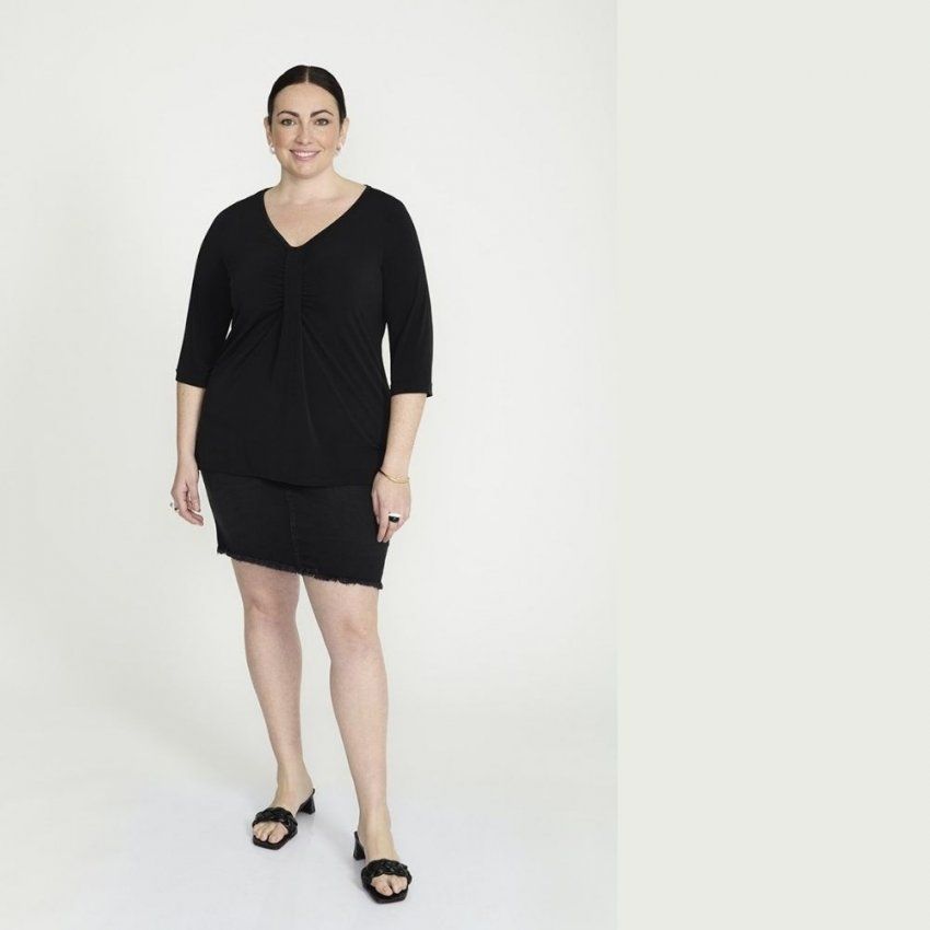 Camiseta pliegue negra de SPG Woman