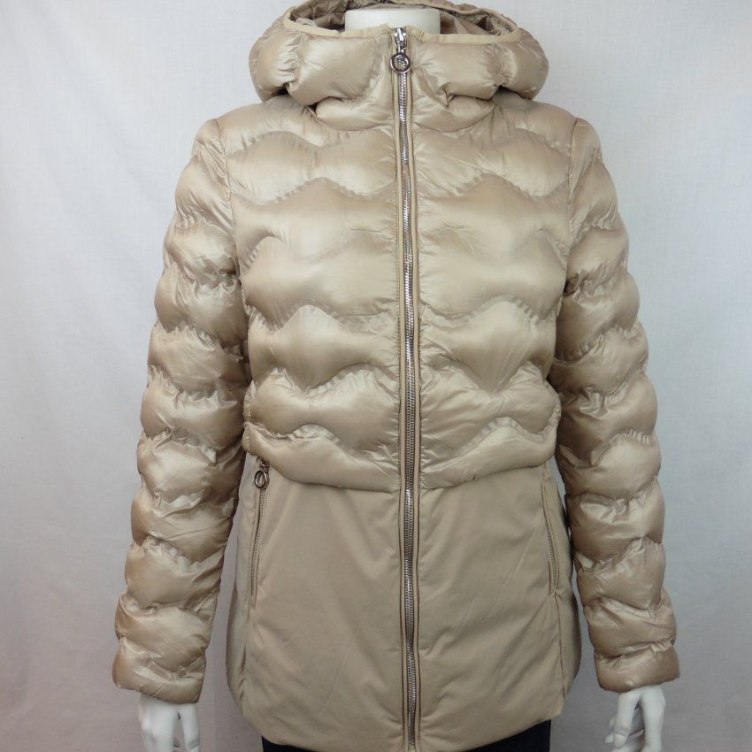 Chaquetón beige de WNT Collection