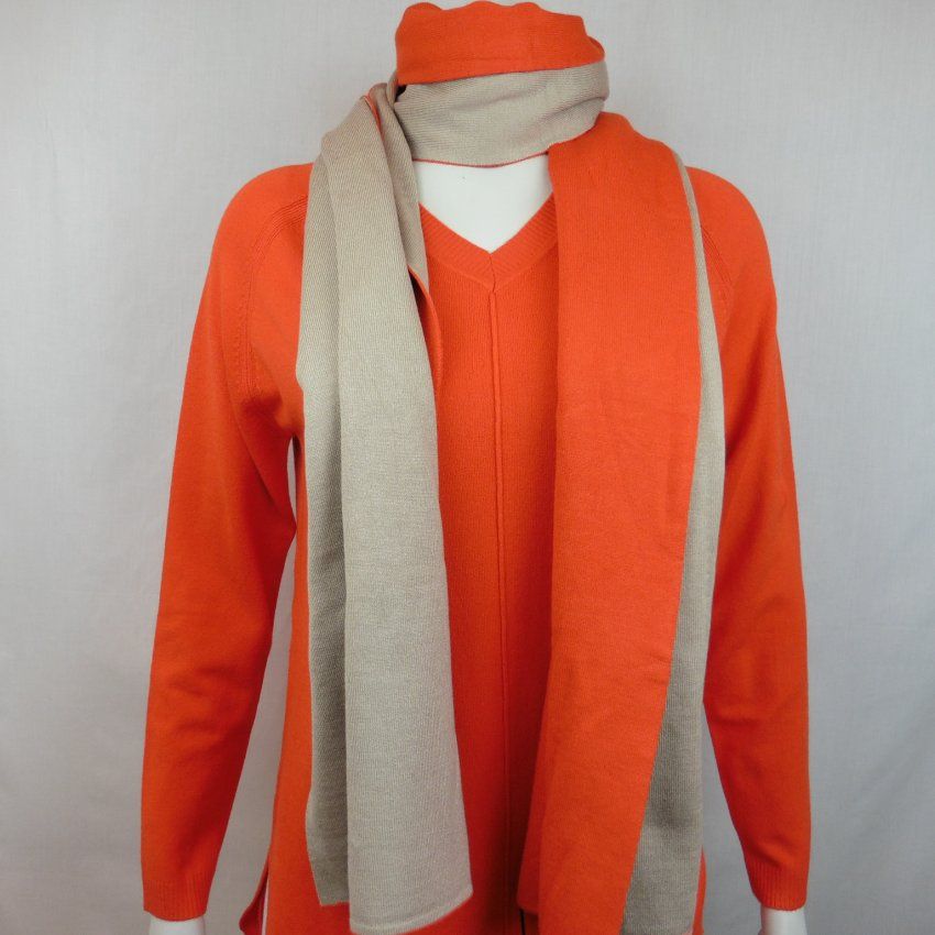 Bufanda de punto naranja y beige de WNT Collection