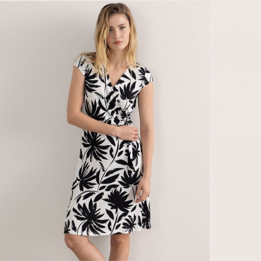 Vestido corto blanco y negro de Surkana