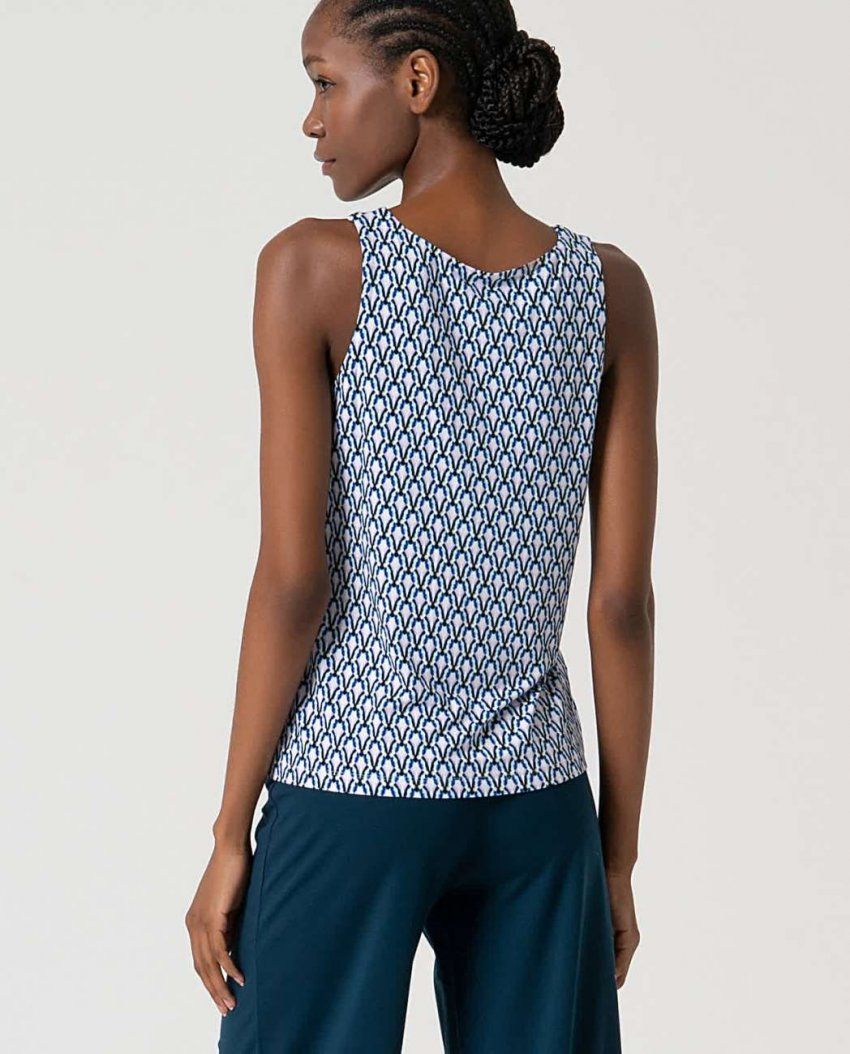 Camiseta tirantes anchos estampado azul y rosa de Surkana