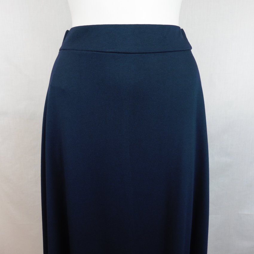 Falda larga azul marino de WNT Collection