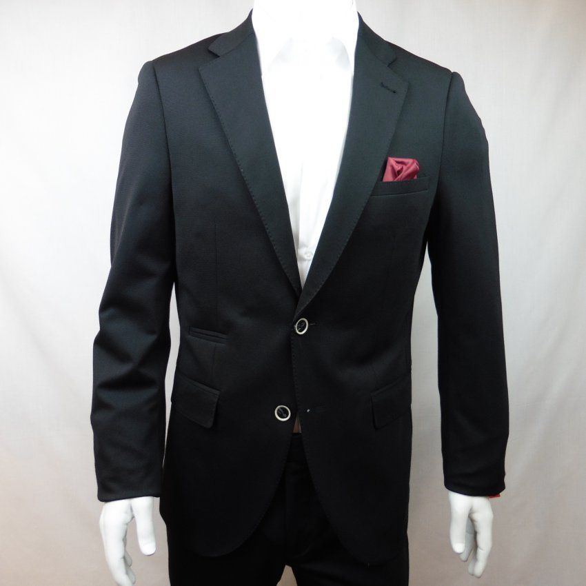 Traje negro de Alexander & Co.