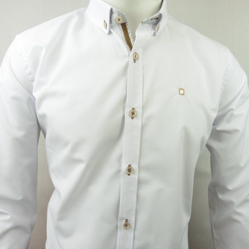 Camisa blanca con vivo camel de Yellow Skin