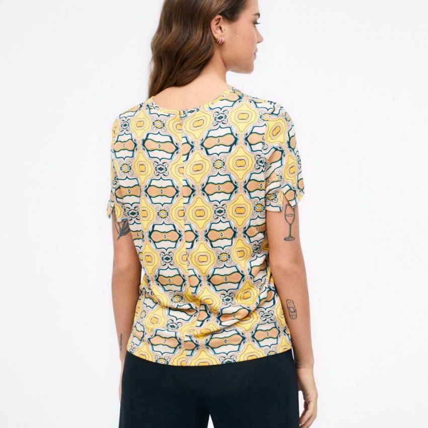 Camiseta estampado grande amarillo de Surkana