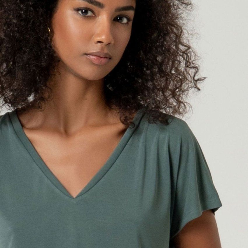 Camiseta modal verde de Surkana