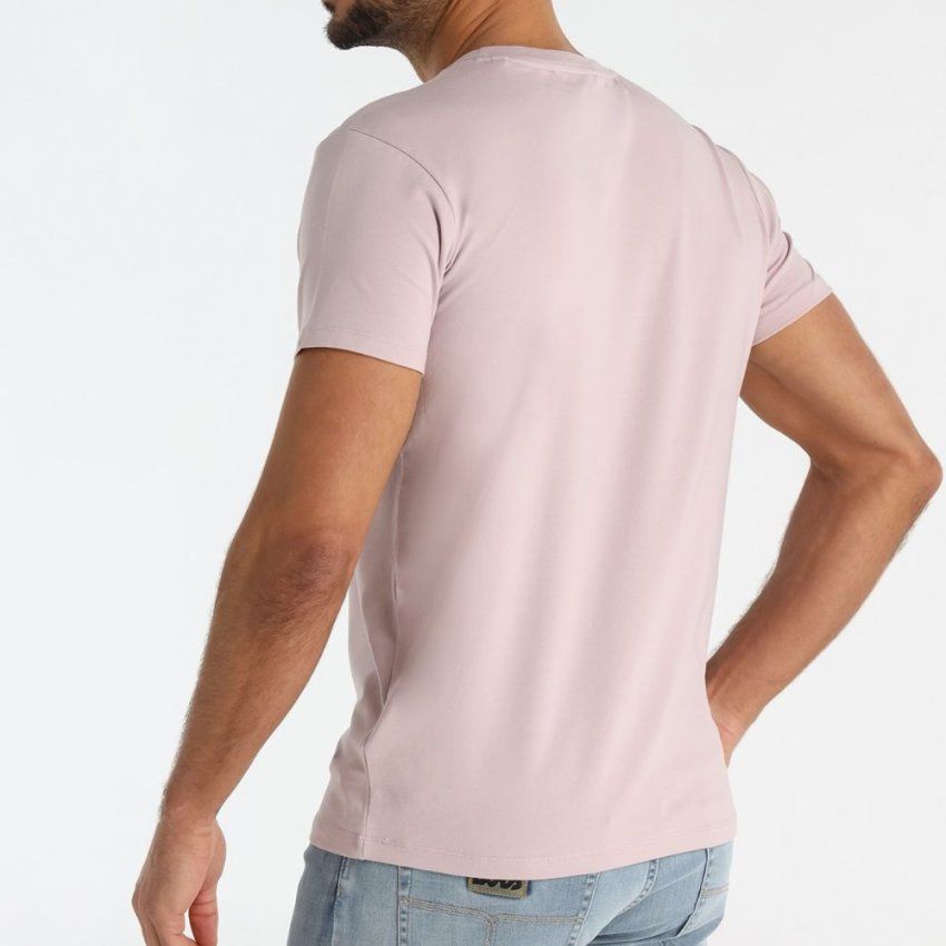 Camiseta rosa de Lois