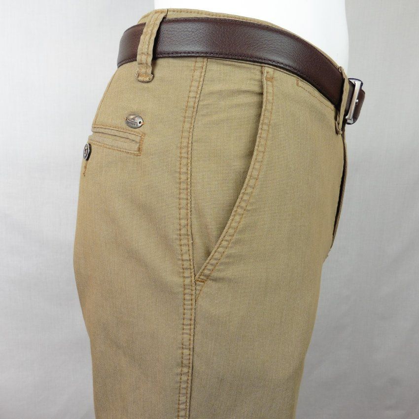 Pantalón camel micro dibujo de Tayron's