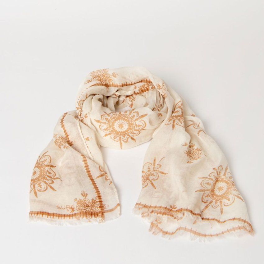 Pañuelo estampado geométrico marrón claro de Surkana