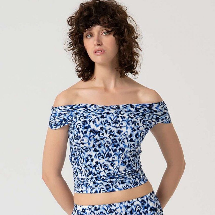Camiseta estampado azul escote mexicano de Surkana