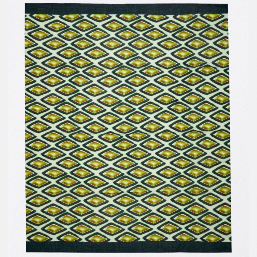 Pañuelo en color verde oscuro con rombos grandes verde y camel de Surkana