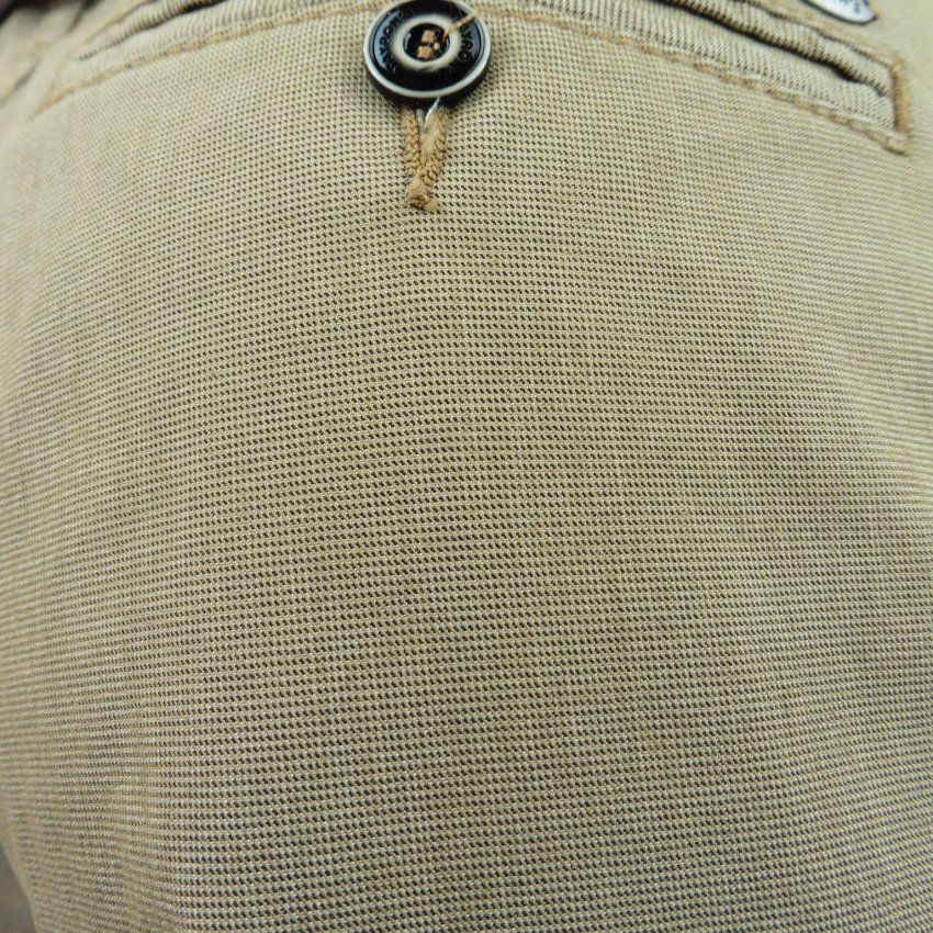 Pantalón camel micro dibujo de Tayron's