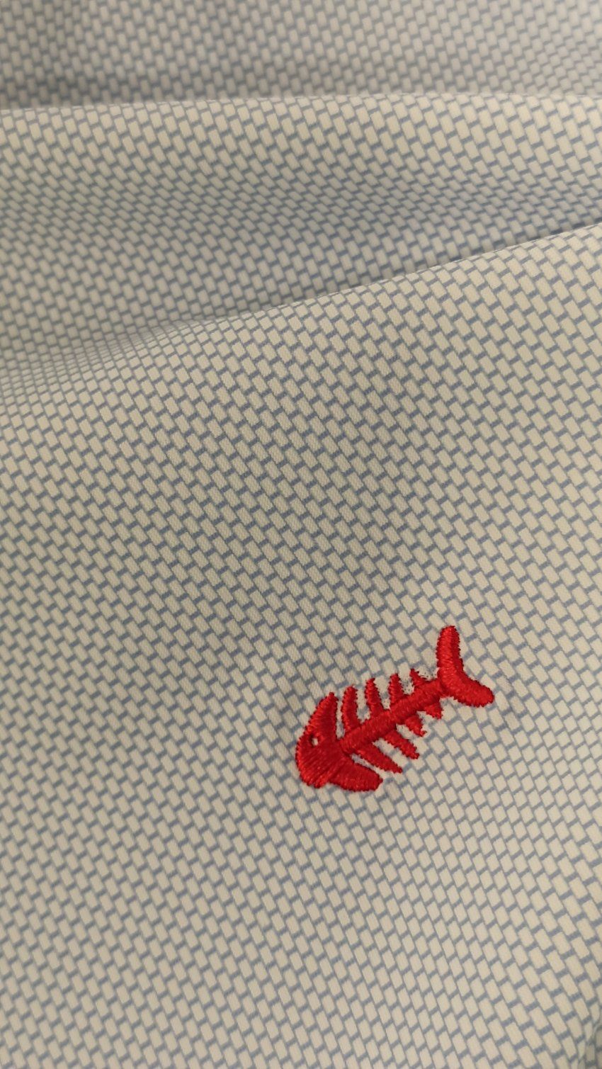 Camisa elástica celeste mini dibujo  de Dark & Fish
