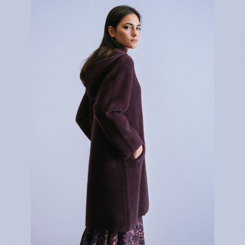 Abrigo pelo berenjena de WNT Collection