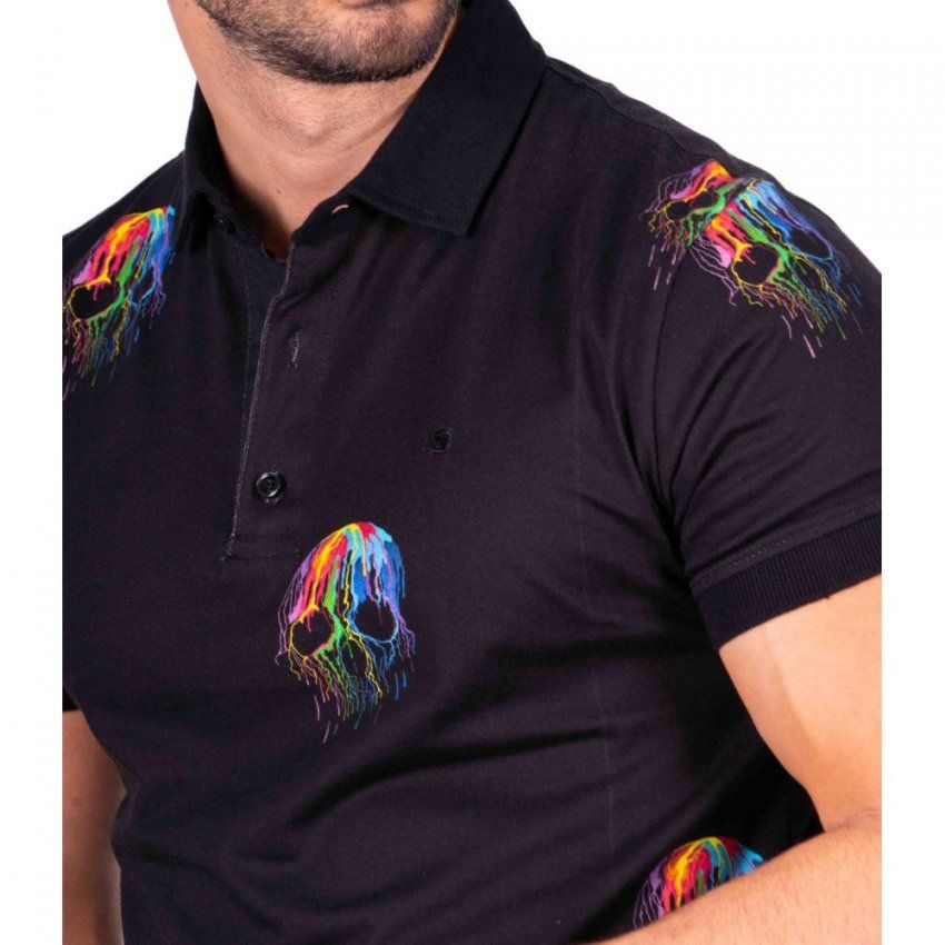 Polo negro calaveras de Yellow Skin