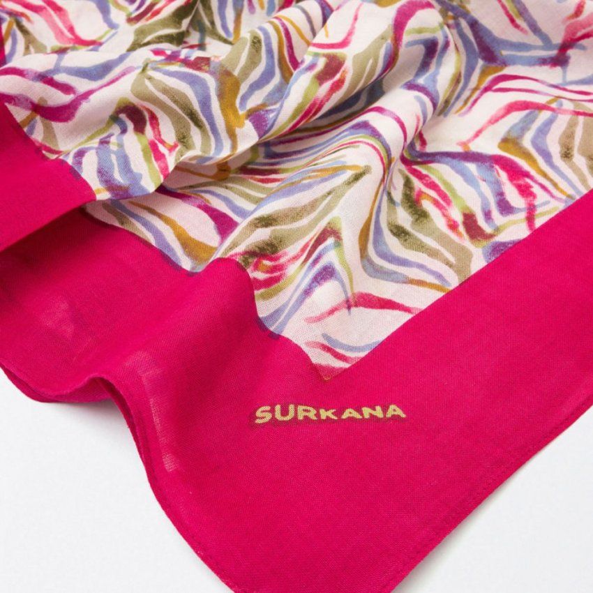 Pañuelo buganvilla con estampado morado, verde y marrón de Surkana