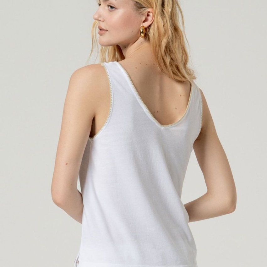 Camiseta algodón tirantes blanca de Surkana