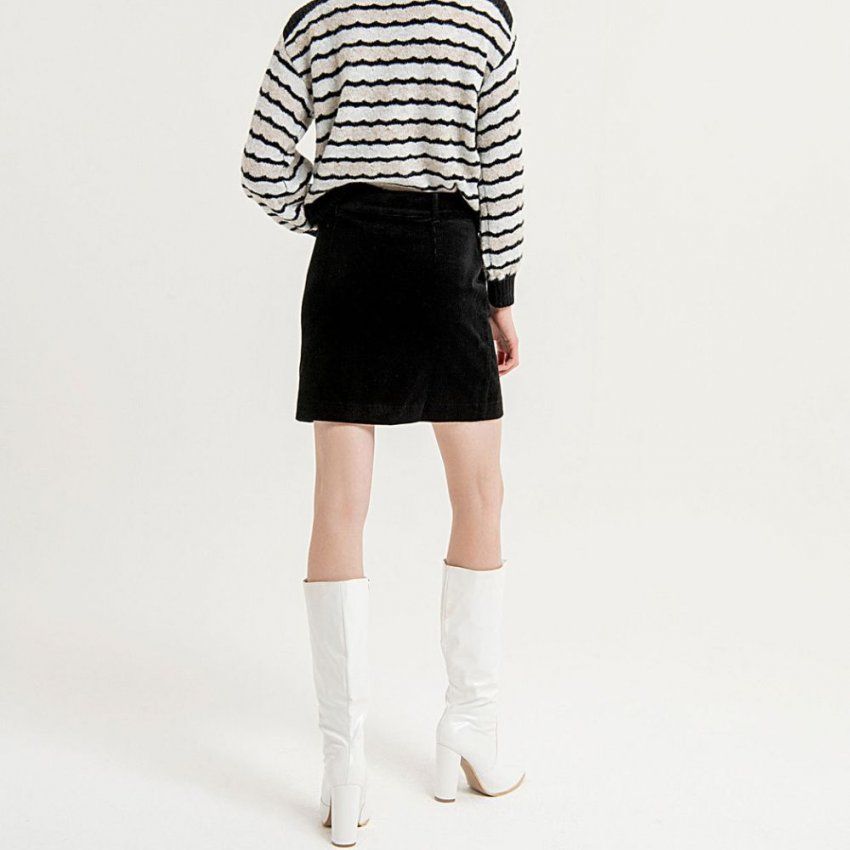 Falda pana negra de Surkana