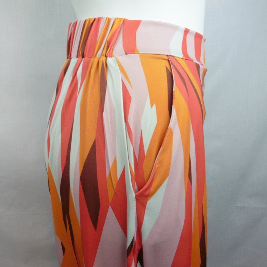 Pantalón ancho rayas deformes naranjas de WNT Collection