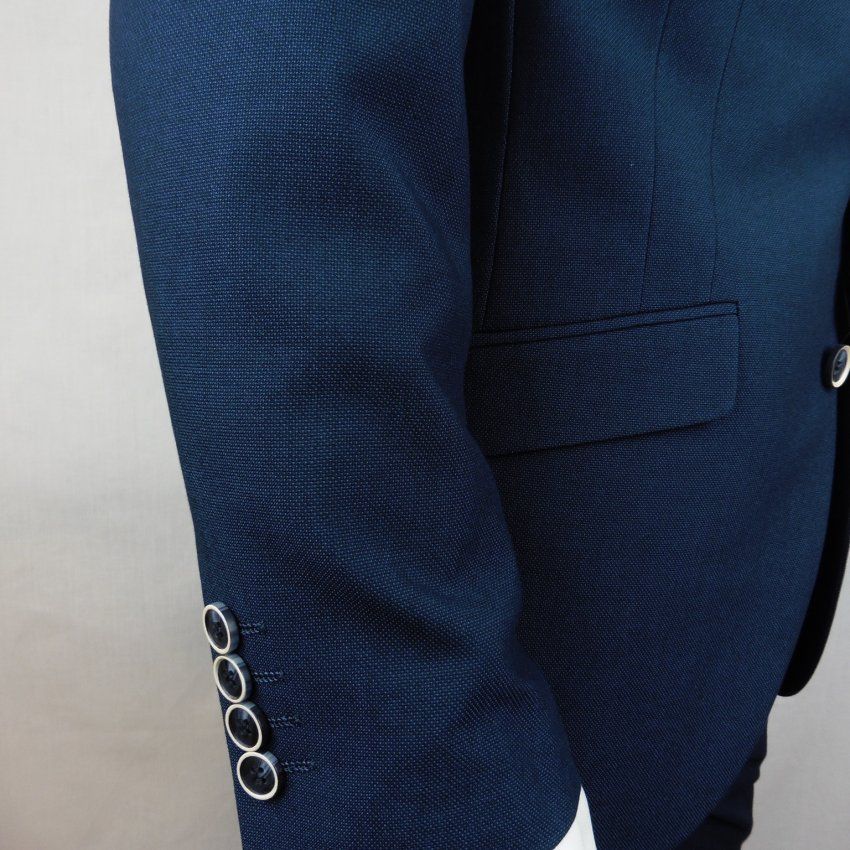 Traje entallado azul marino de True Man