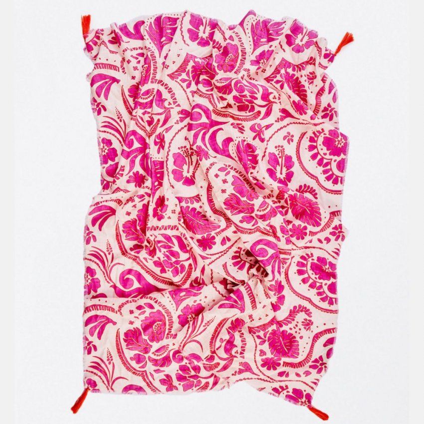 Pañuelo estampado blanco y fucsia con borlas de Surkana