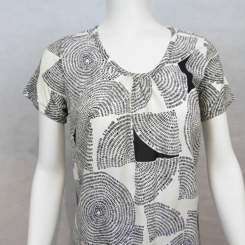 Camiseta blusa estampado negro de Guitare