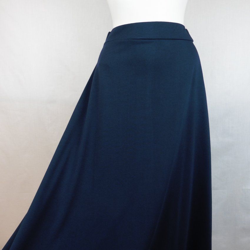 Falda larga azul marino de WNT Collection