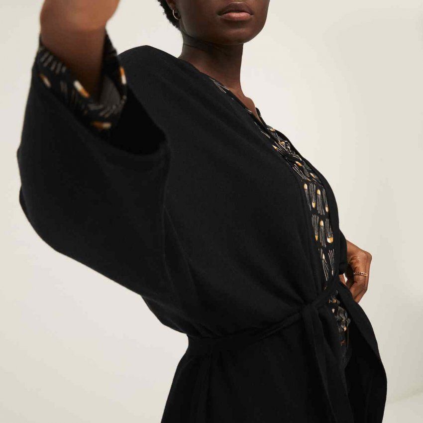 Chaqueta tricot oversize negra de Surkana
