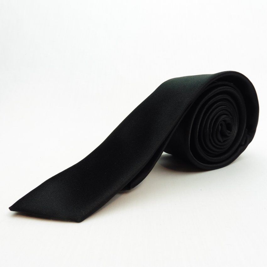 Corbata negra de Boccola