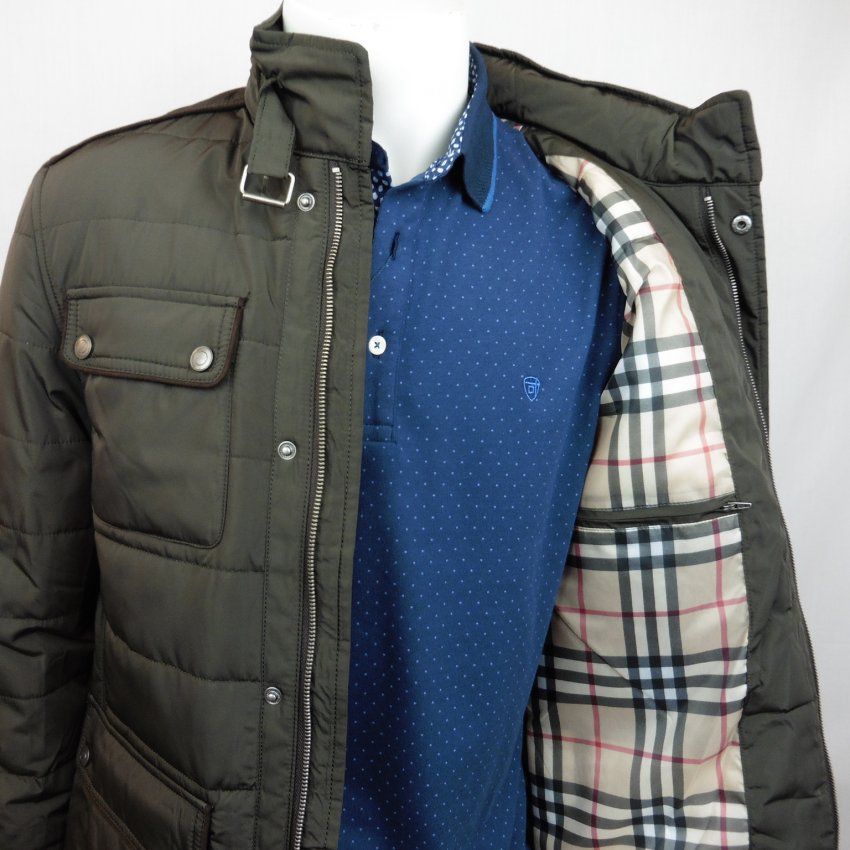 Chaquetón marrón de Javier Lobato