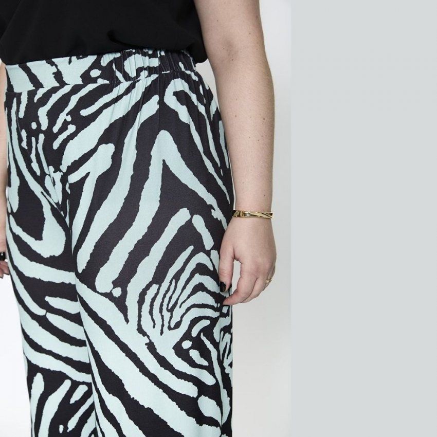 Pantalón estampado cebra de SPG Woman