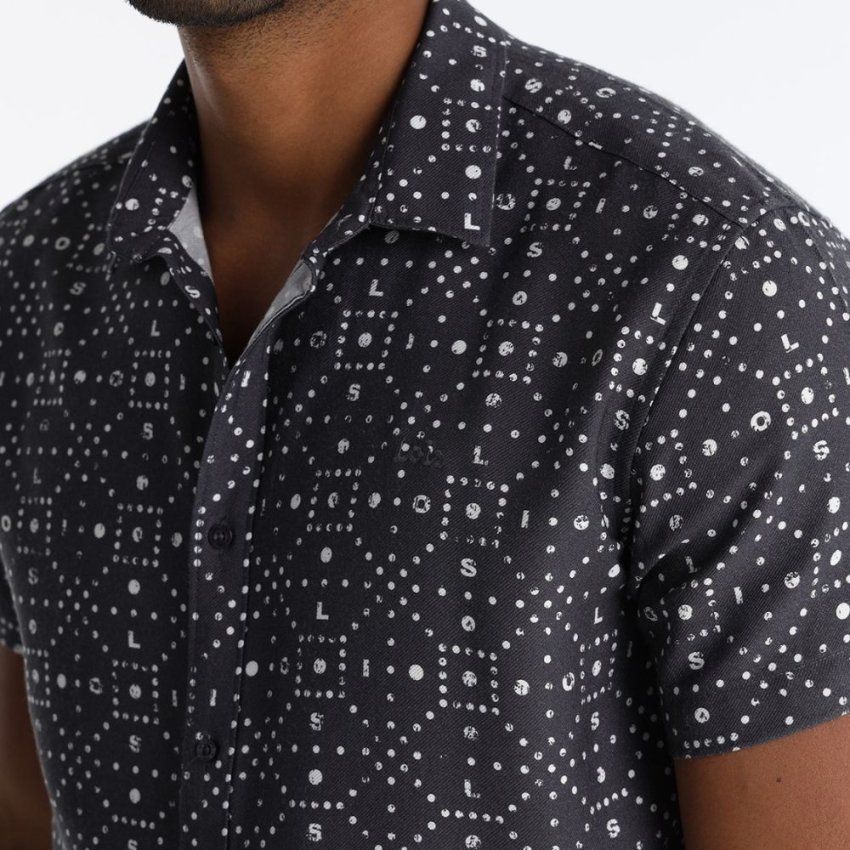 Camisa azul marino con dibujo blanco de Lois
